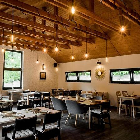 Hotel Zatoka Holcikovce Экстерьер фото
